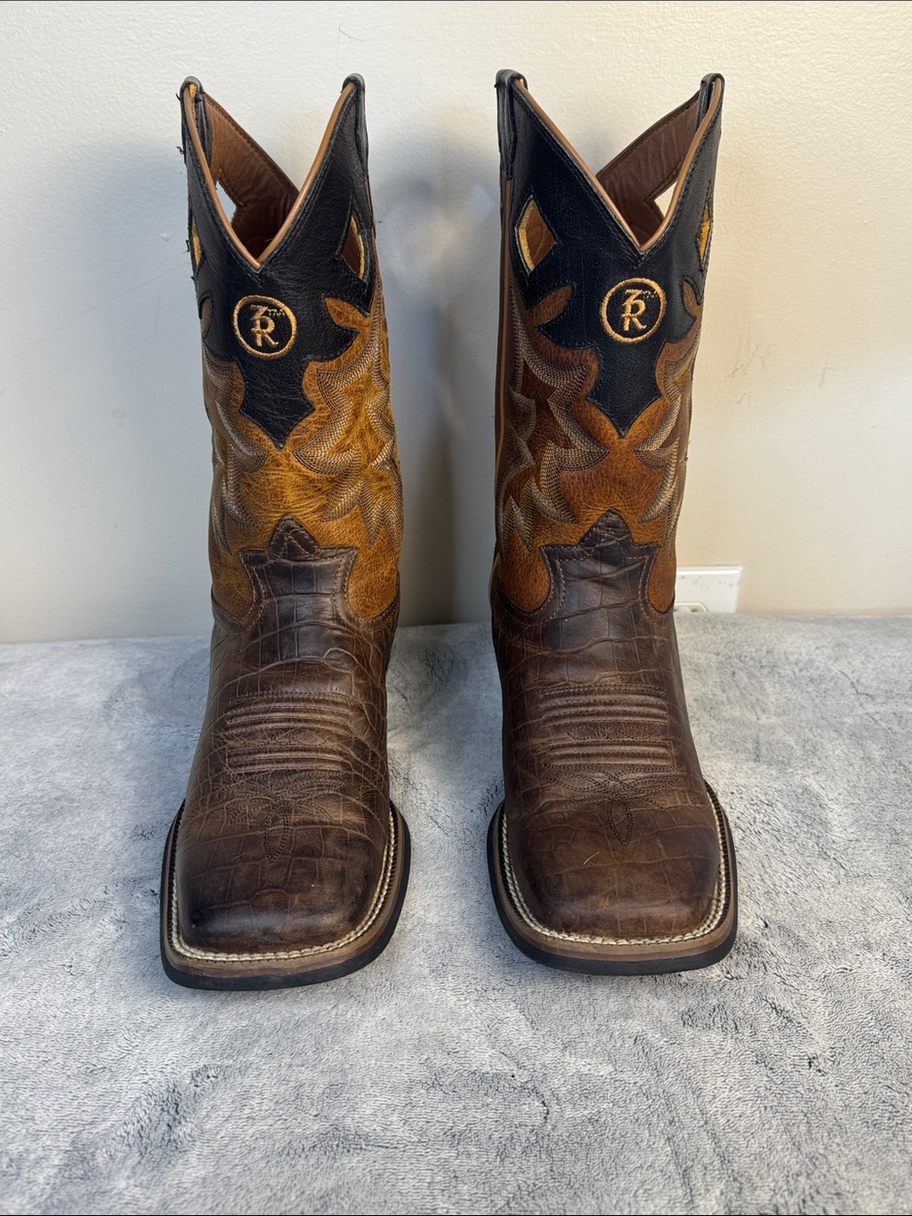 Tony Lama 3R Men's Alligator Grain Square Toe Western Boots RR1121 - Men’s 8.5 D